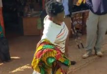 Millones de niños sin zapatos: Así celebra una joven ugandesa su primer par Primer par de zapatos de una mujer ugandesa