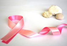 Revolucionaria técnica podría detectar el cáncer de mama cinco años antes con un simple análisis de sangre cinta rosa en solidaridad con el cáncer de mama