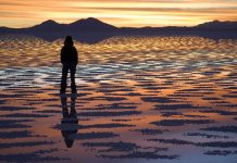 ¿Está el codiciado litio detrás del golpe de estado en Bolivia? Atardecer en el salar de Uyuni