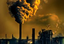 La contaminación mata anualmente más de 4 millones de personas en India y China Chimeneas de fábricas expulsan intensa cantidade de humo