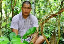 Asesinan en menos de un año a dos de los principales líderes indígenas de Costa Rica Jerhy Rivera, fotografiado en medio de la selva