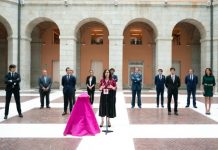 ¿Torturar y matar toros para homenajear a quién salva vidas, en serio? La presidenta de Madrid en rueda de prensa con toreros